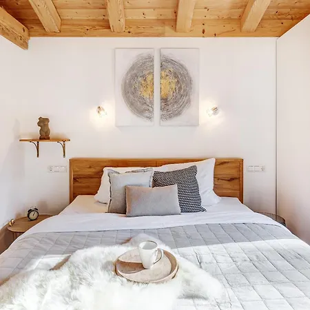 Trinis - Gaestezimmer - Bad - Bett - Kleine Kaffee - Tee-theke Mit Kuehlschrank - Parkplatz