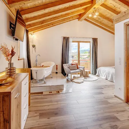 Trinis - Gaestezimmer - Bad - Bett - Kleine Kaffee - Tee-theke Mit Kuehlschrank - Parkplatz *